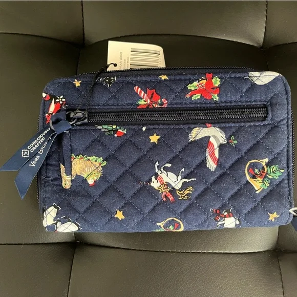 NWT Vera Bradley Christmas Pattern Wallet, Navy Blue Background - Picture 2 of 5